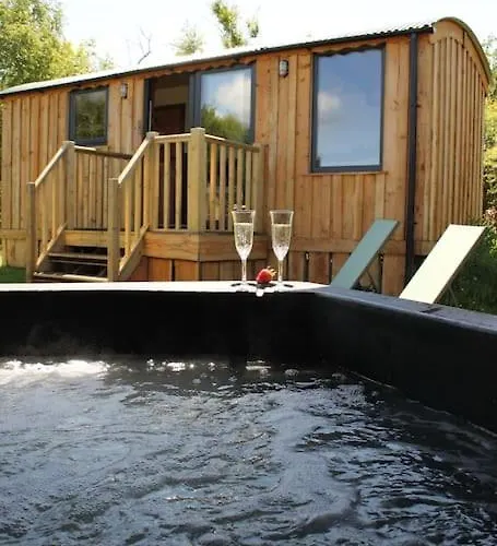Pembrokeshire Shepherd Hut With Hottub