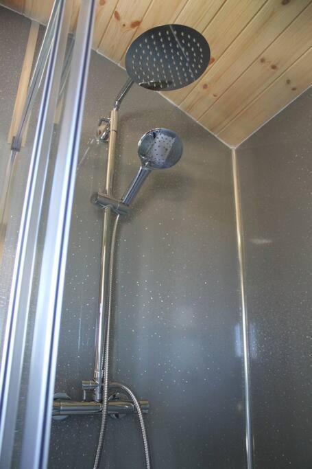 Pembrokeshire Shepherd Hut With Hottub Jordanston
