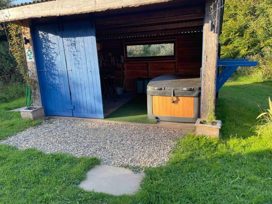 Apartment Pembrokeshire Shepherd Hut With Hottub